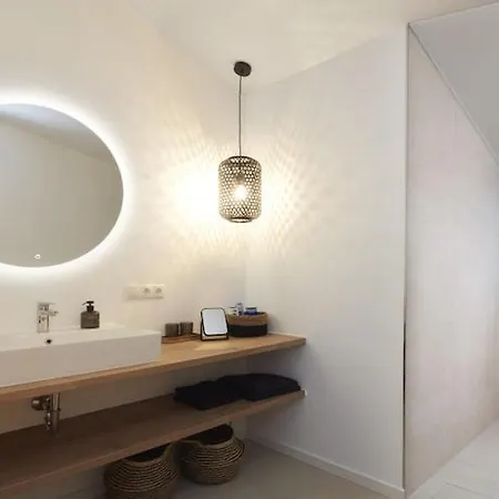 Apartment 48